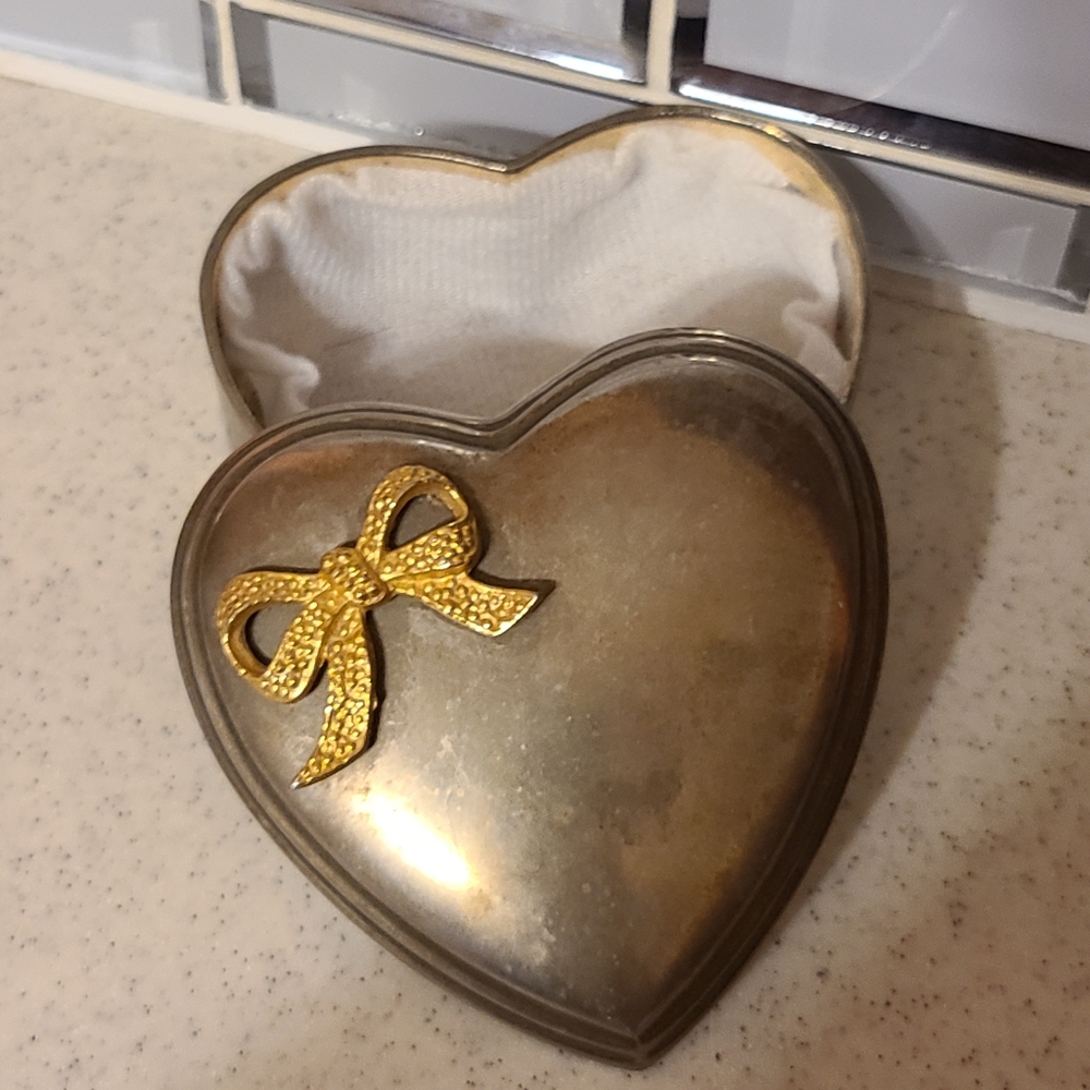 Antique Gold Heart-Shaped Jewelry Box